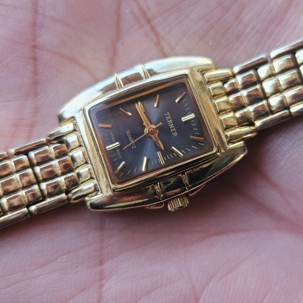 Bijoux Terner Ladies Wristwatch Gold Tone Wrist Watch Analog Quartz Watch